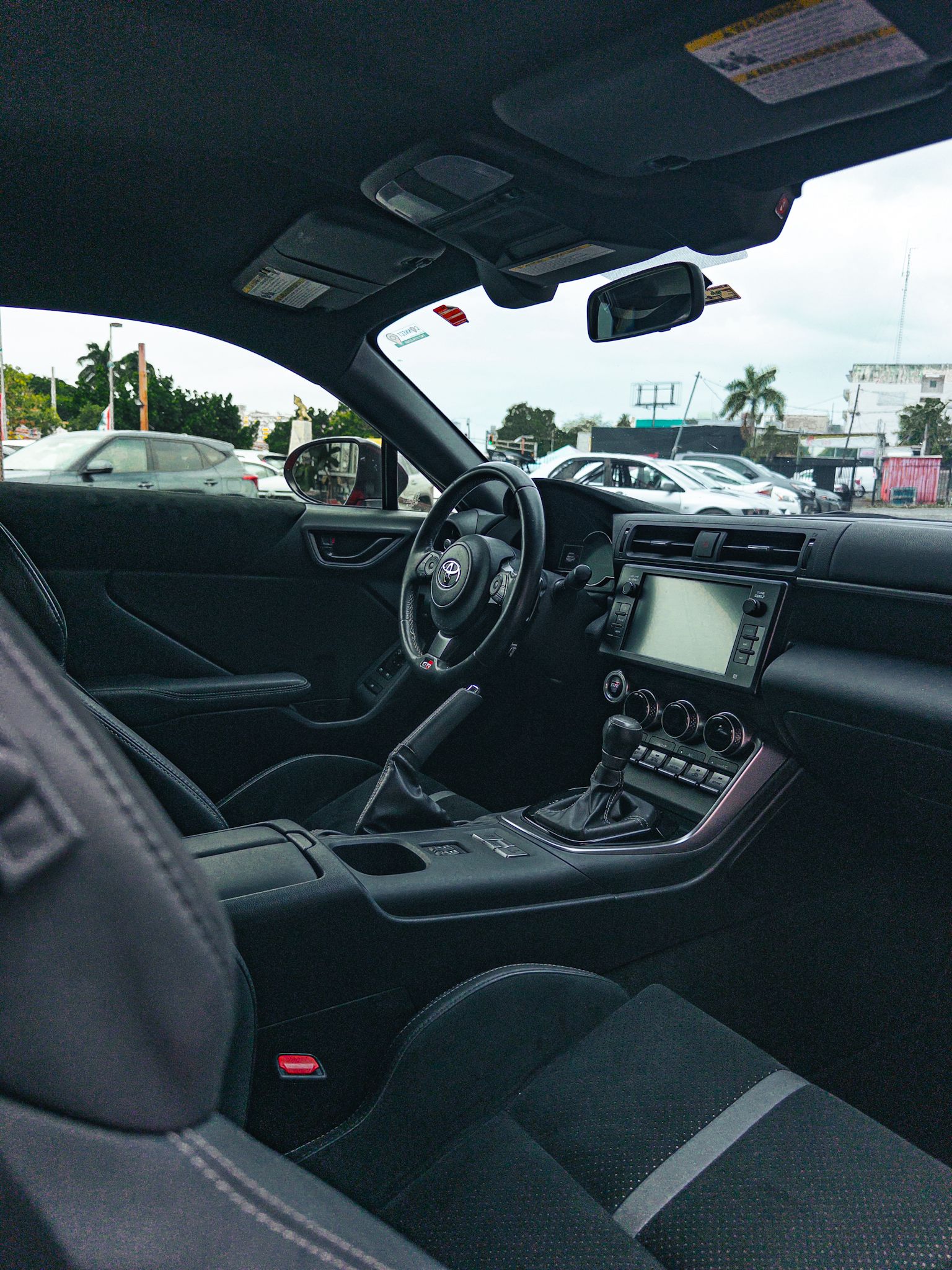 Toyota GR86 2023 y Jeep Wrangler 2023 Arte Digital
